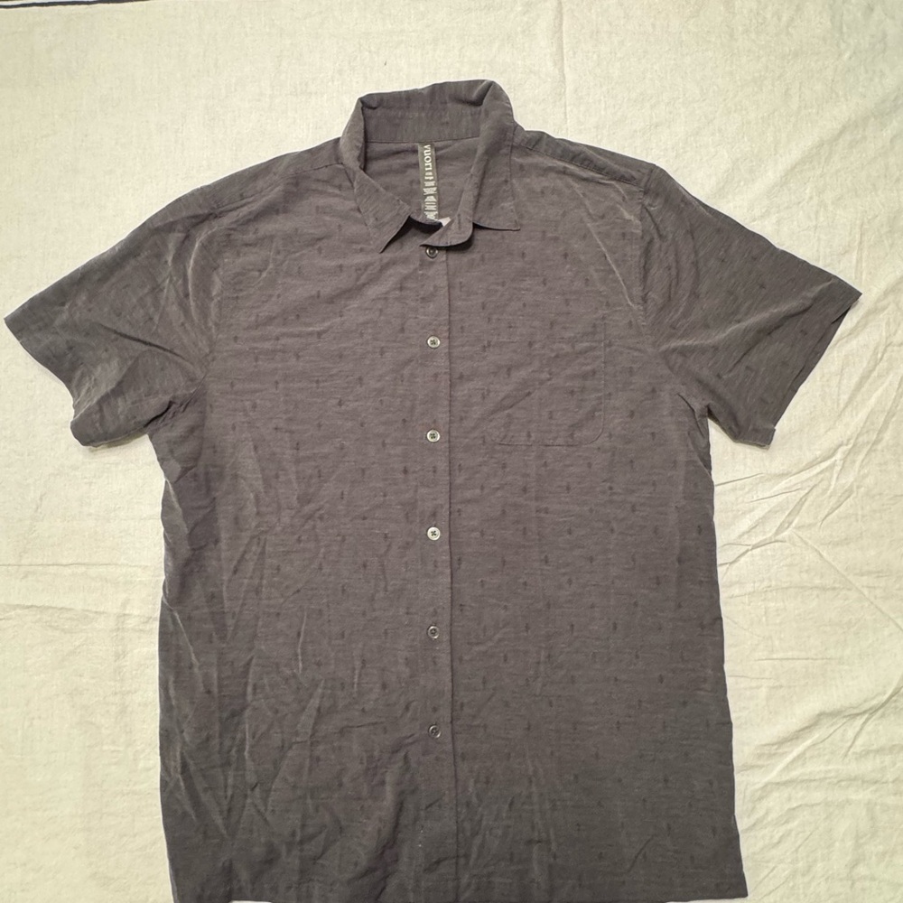 Vuori Men's Gray Button-Up Shirt